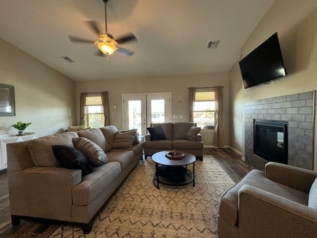 Building Photo - Los Lagos Lakefront WINTER Rental 3Br with Utilities AVAILABLE 10/1/2025