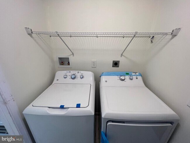 Building Photo - 101 Cedar Ave