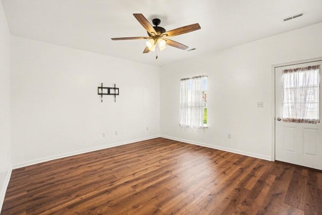 Building Photo - 700 Admiral's Quay Dr