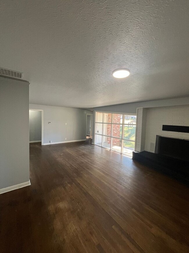 Building Photo - 18 Rosemont Dr