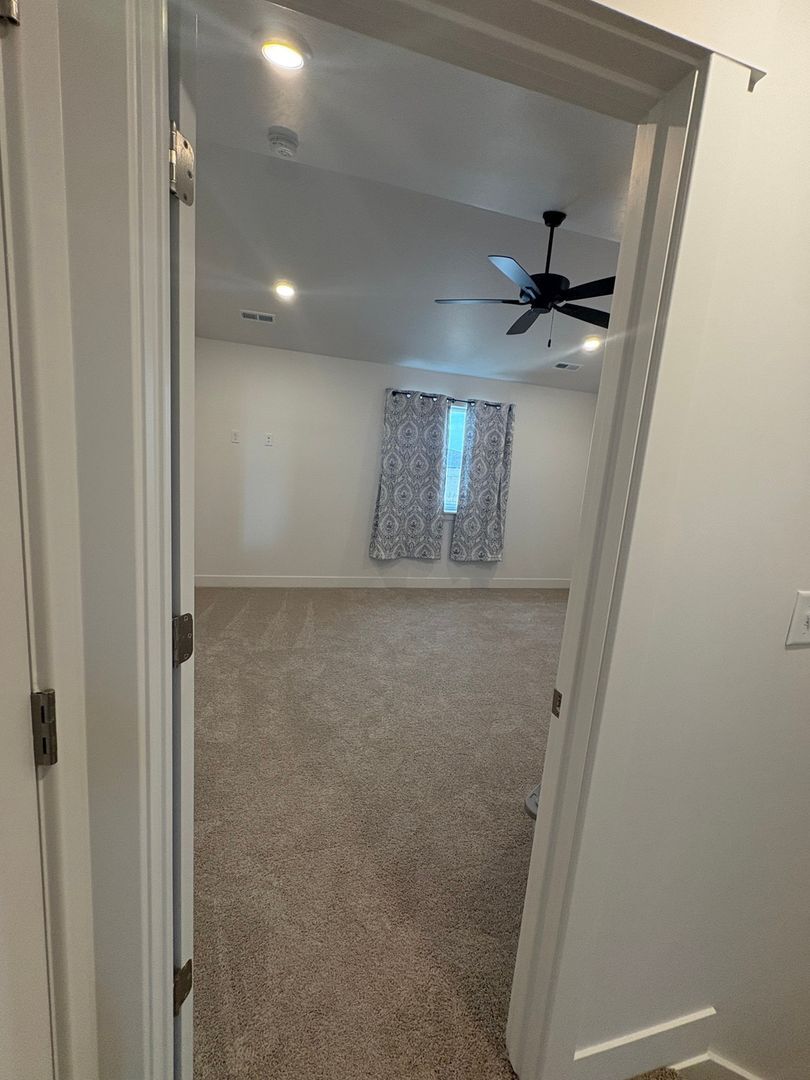 Building Photo - 2075 E Canyonlands Ln