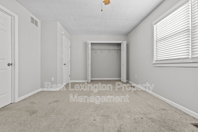 Building Photo - 1658 Foxhaven Dr