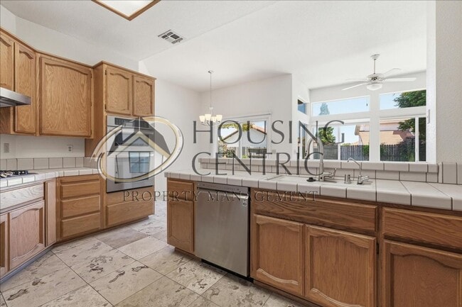 Building Photo - Beautiful Single Story Rental in the Heart of Folsom