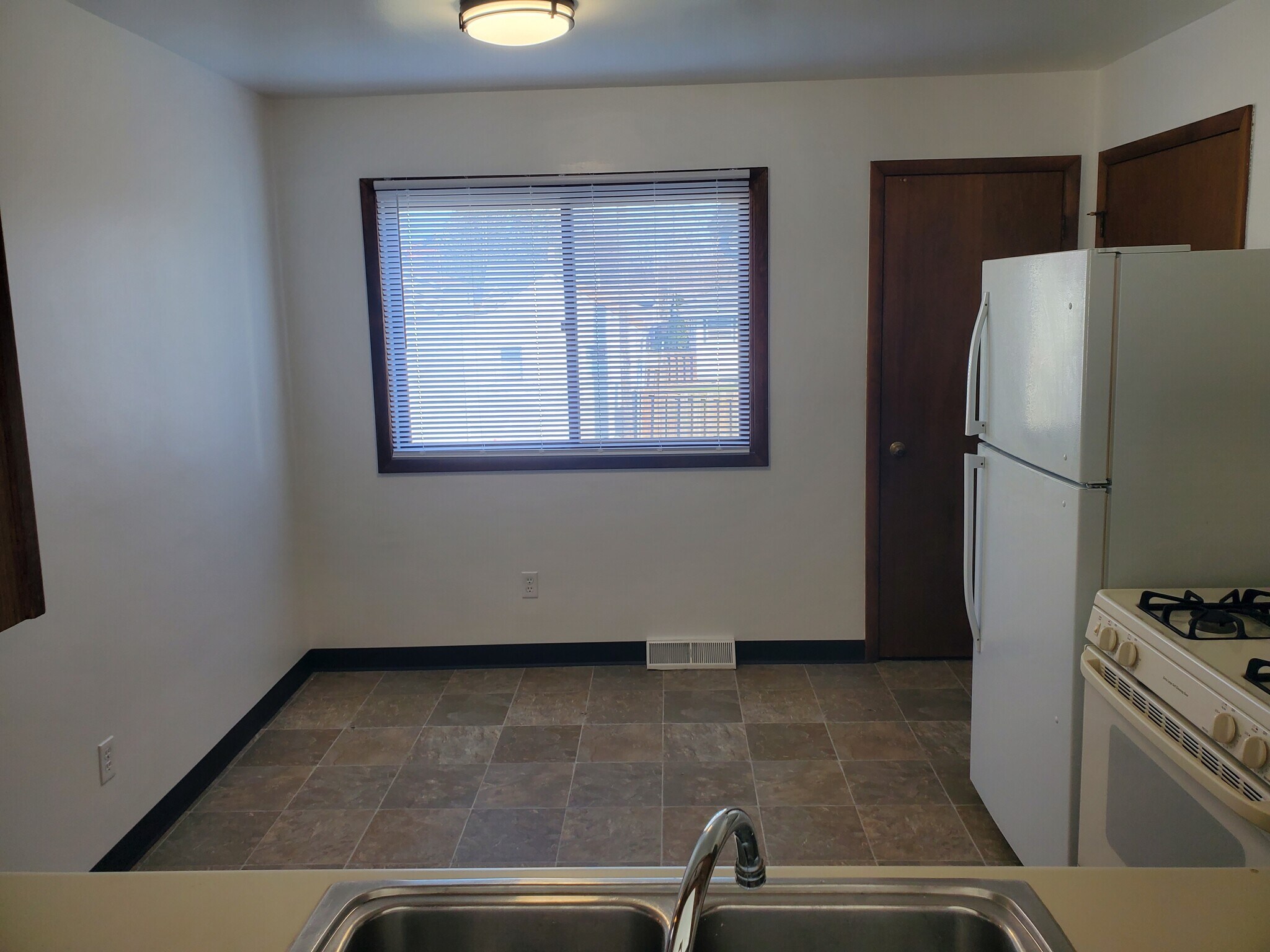 Building Photo - 5507 42nd Ave