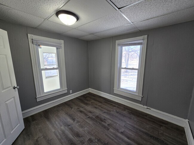 Building Photo - 415 Adams St