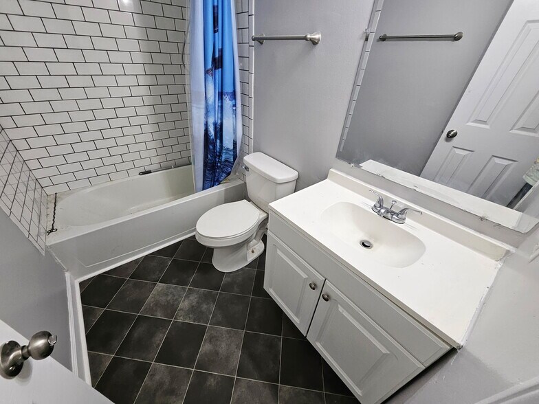 Building Photo - 413 S Tillery St