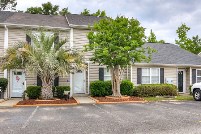 Building Photo - 2 Bedroom 2.5 Bath Townhouse