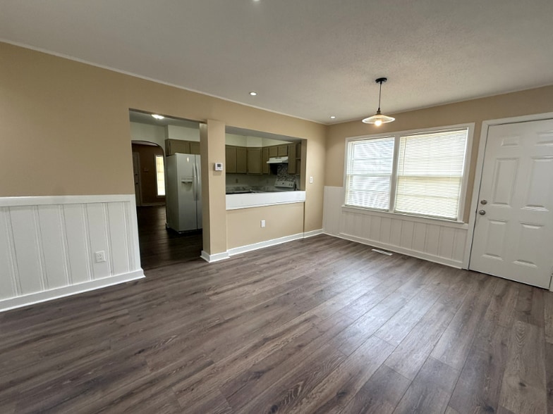 Building Photo - 1721 S Volutsia Ave