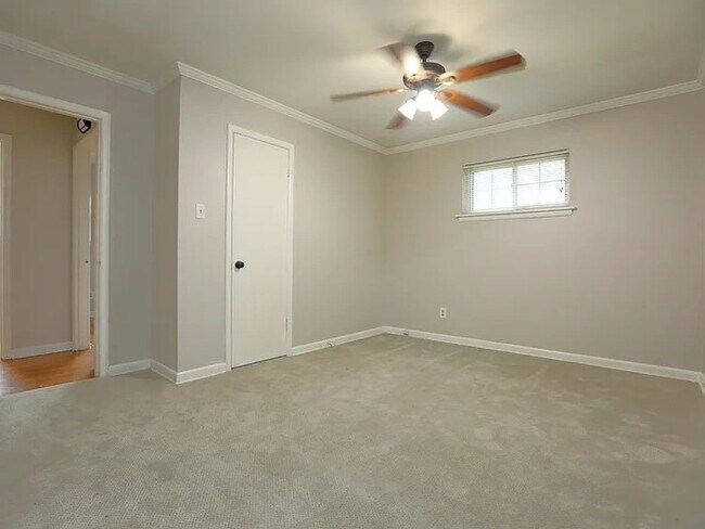 Building Photo - 3 bedroom 2 bathroom