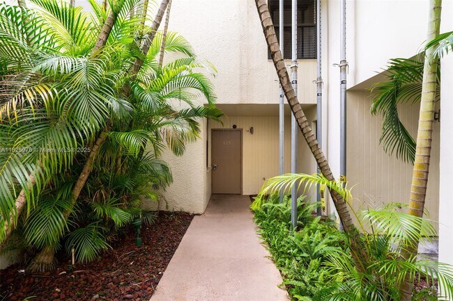 Building Photo - 20350 W Country Club Dr