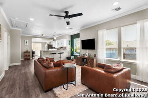 Building Photo - 810 Dakota St