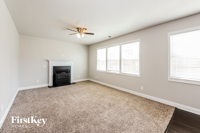 Building Photo - 2061 Chesley Dr