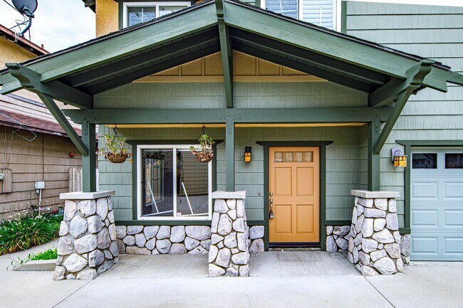 Building Photo - 1223 S Alta Vista Ave