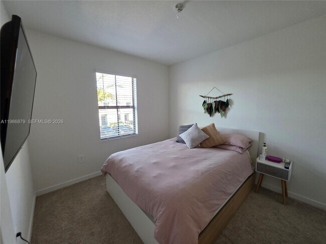 Building Photo - 466 NE 12th St