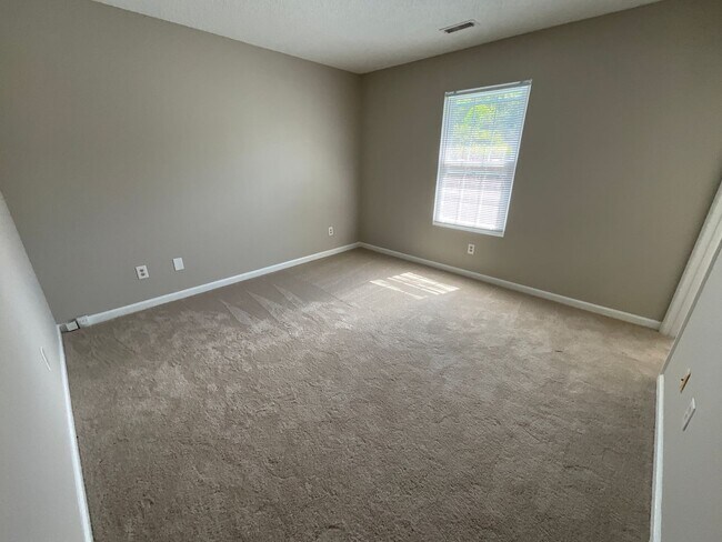 Building Photo - 2709 Ingleside Dr