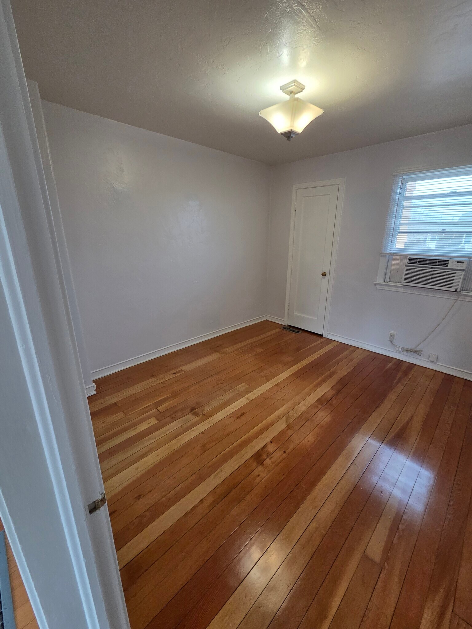 Building Photo - 849 Roberts St