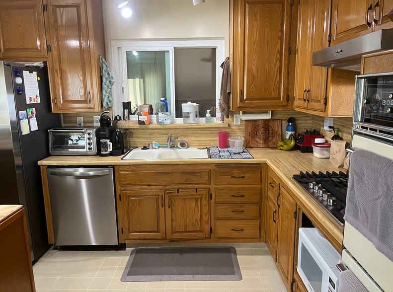 Building Photo - 16806 Madrone Cir