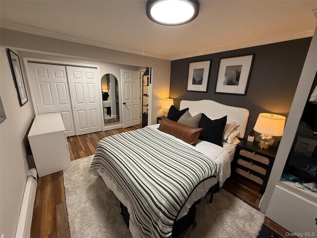 Building Photo - 547 Middle St