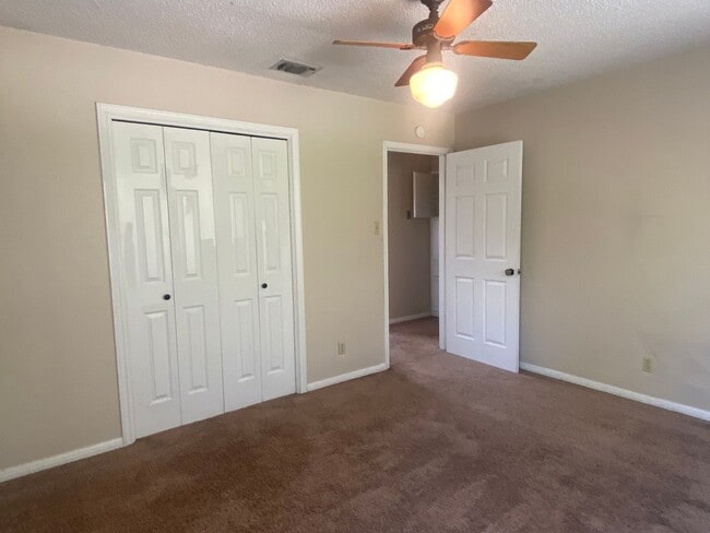 Building Photo - LARGE 4 BEDROOM BELTON ISD