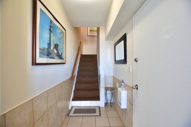 Building Photo - 244 Bowne St