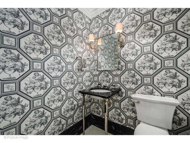 Building Photo - 446 W Huron St