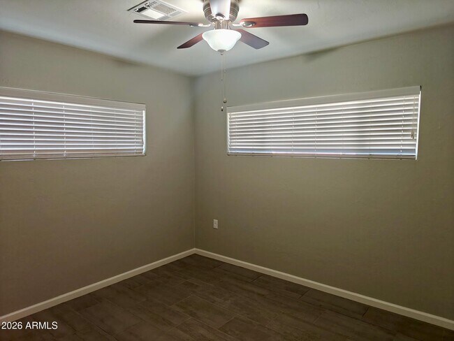 Building Photo - 251 W Buist Ave