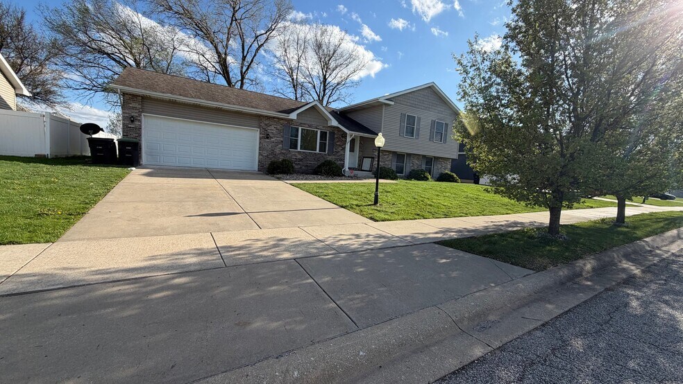 Building Photo - 6387 Amanda Dr