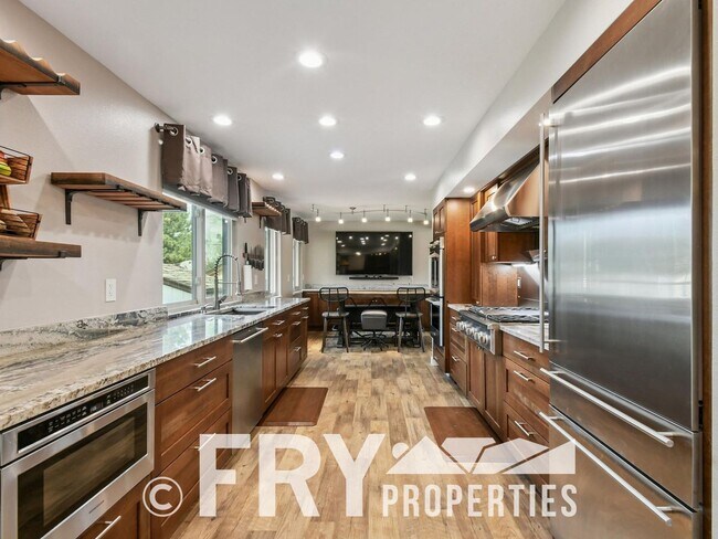 Building Photo - Spacious Five-Bedroom - Great For Entertaining