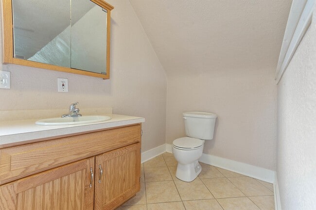 Building Photo - 725 Michigan St