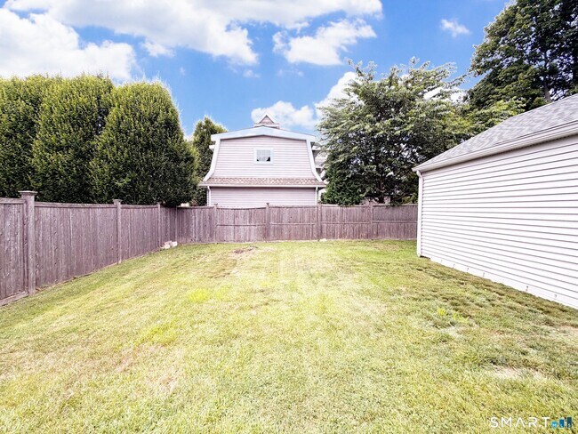 Building Photo - 66 Veres St