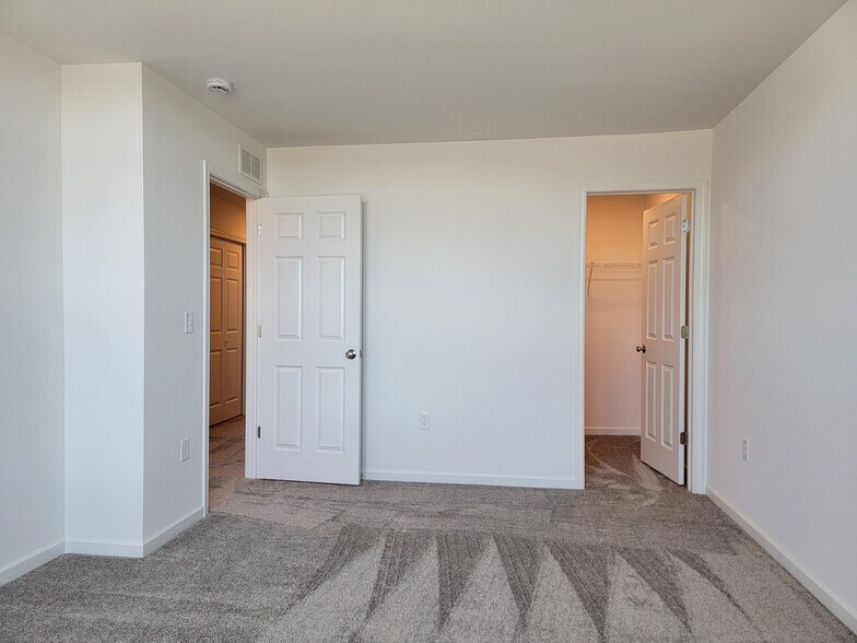 Building Photo - 2133 S Autumn Chase Dr