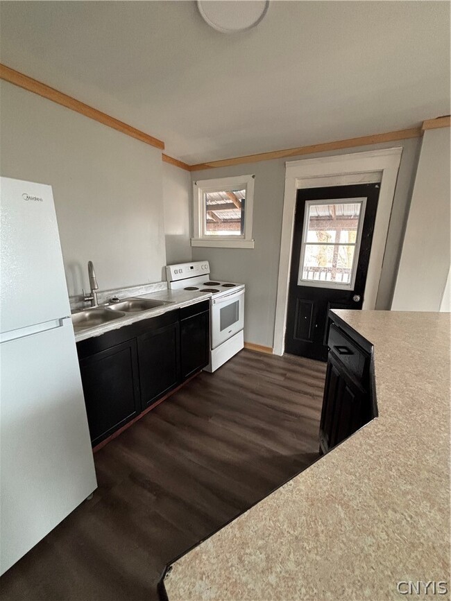 Building Photo - 116 S Meadow St