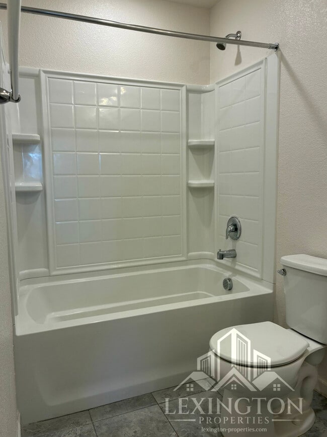 Building Photo - Elegant, 3BD/2.5BA, Sacramento Home in Nat...