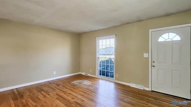 Building Photo - 712 Larry Dr