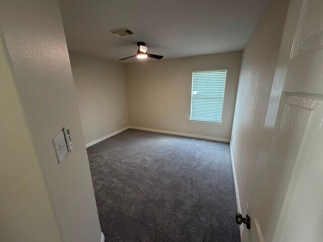 Building Photo - 17923 Hollow Hill Ln