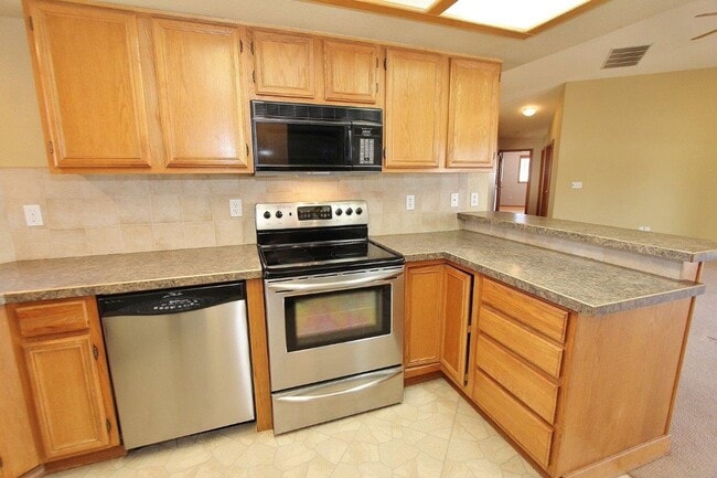 Building Photo - Single-Level Townhome Nestled in SE Boise