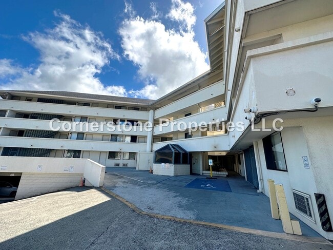Building Photo - 2860 Waialae Ave