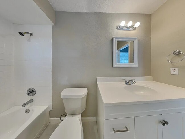 Building Photo - 6204 Frost Dr