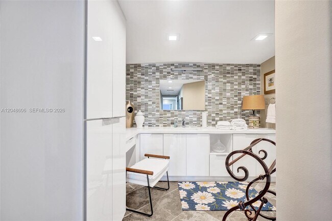 Building Photo - 9225 Collins Ave