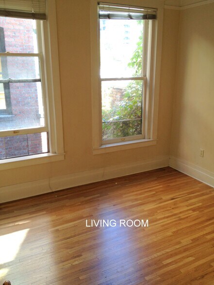 Primary Photo - 11 S Cedar St