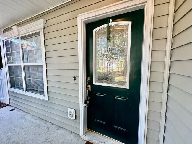 Building Photo - Three Bedroom Home in the Farm with a Lagoon View!