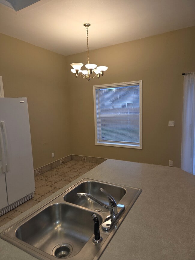 Building Photo - 917 W Greenhead St