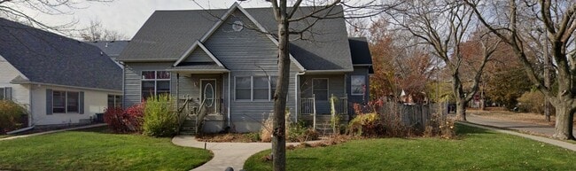 Building Photo - Huge 3-bedroom, 4-bath, 3-car garage townhome in Longfellow neighborhood
