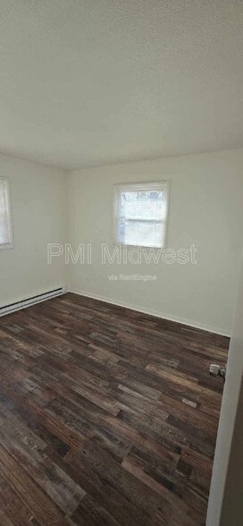 Building Photo - 570 US-52