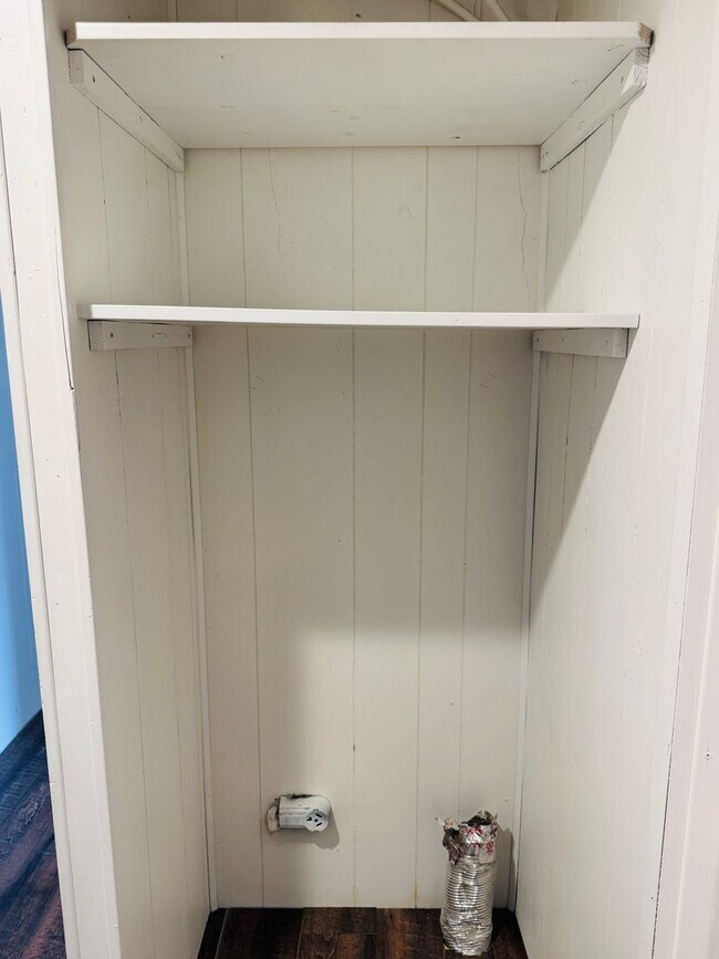 Building Photo - Pet Friendly Trailer