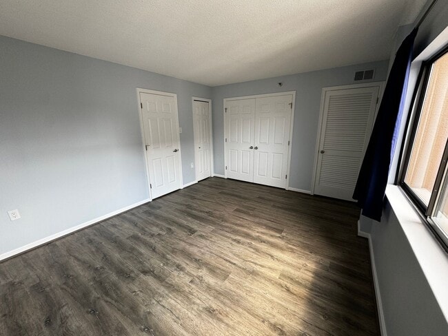 Building Photo - Urban Living at Its Finest: Spacious 2BR, 2BA Condo in Courthouse