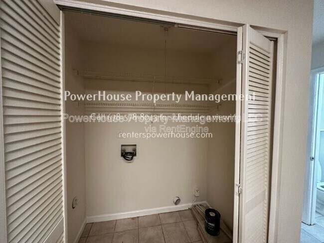 Building Photo - 504 Oakwood Ct