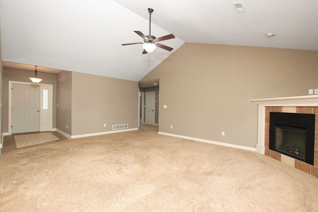 Building Photo - Charming 3 Bedroom/2 Bath in Mill Creek Manor with Spacious Garage