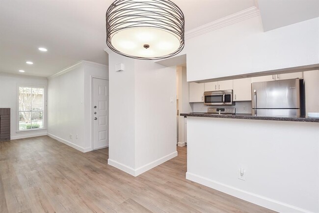 Building Photo - 700 Thicket Ln