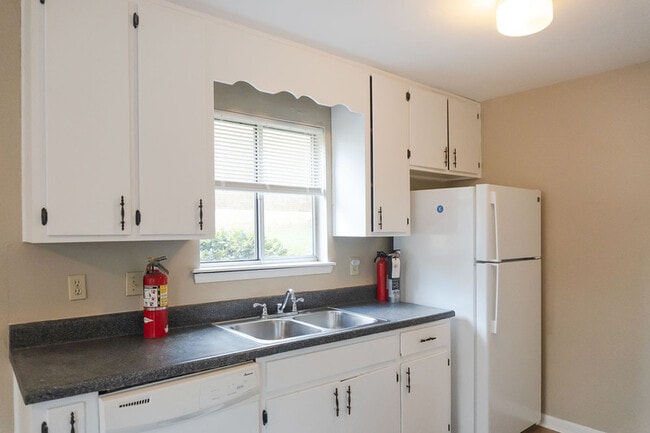 Building Photo - 733 Pointe Ct